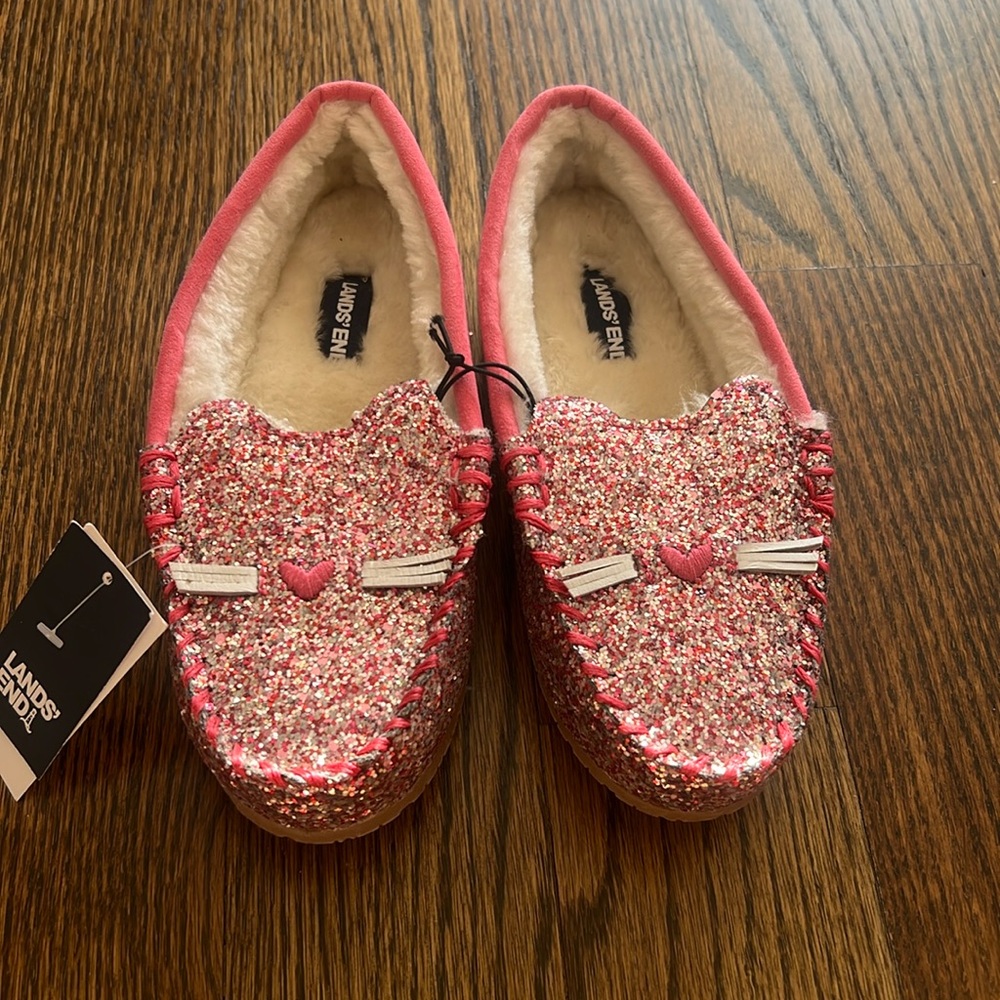 Land’s end girls slippers size 1. With tags